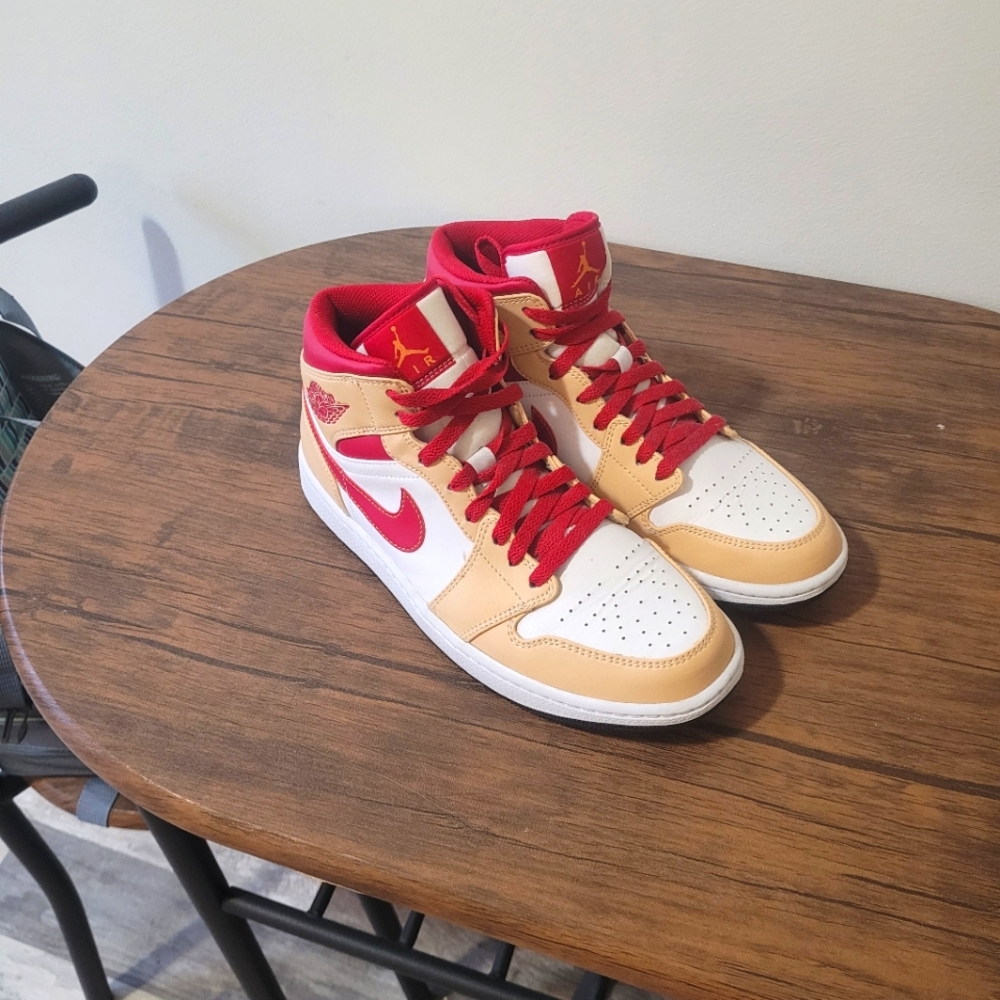 NEW Jordan 1 mids 👟